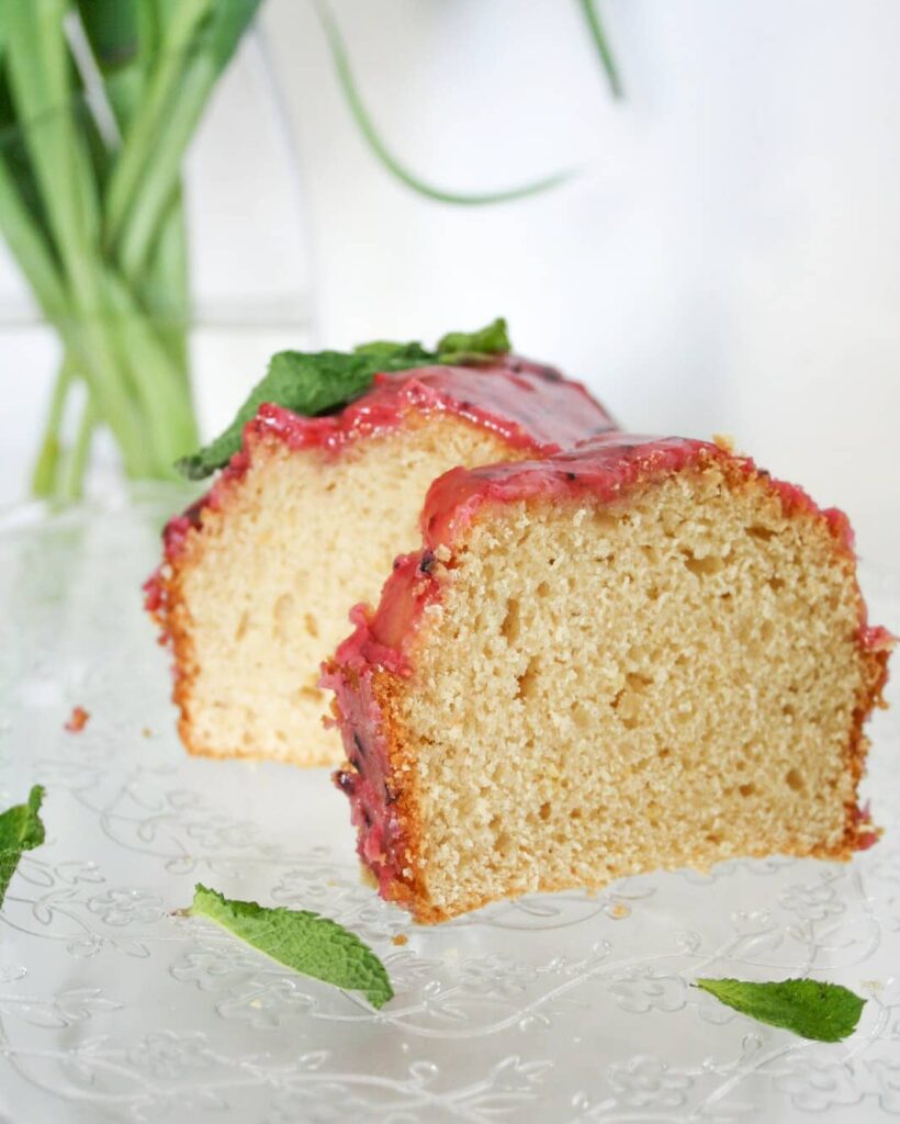 Vegan yoghurt cake met bosvruchten